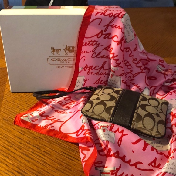 Coach Scarf - Picture 2 of 12